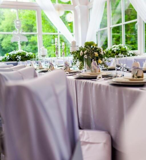 בית מלון כפרי Pałac W Dębinie