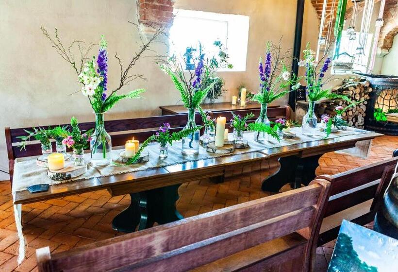 בית מלון כפרי Pałac W Dębinie