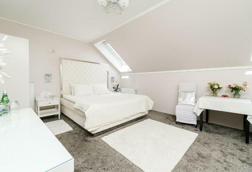 בית מלון כפרי Palac Dabrowka