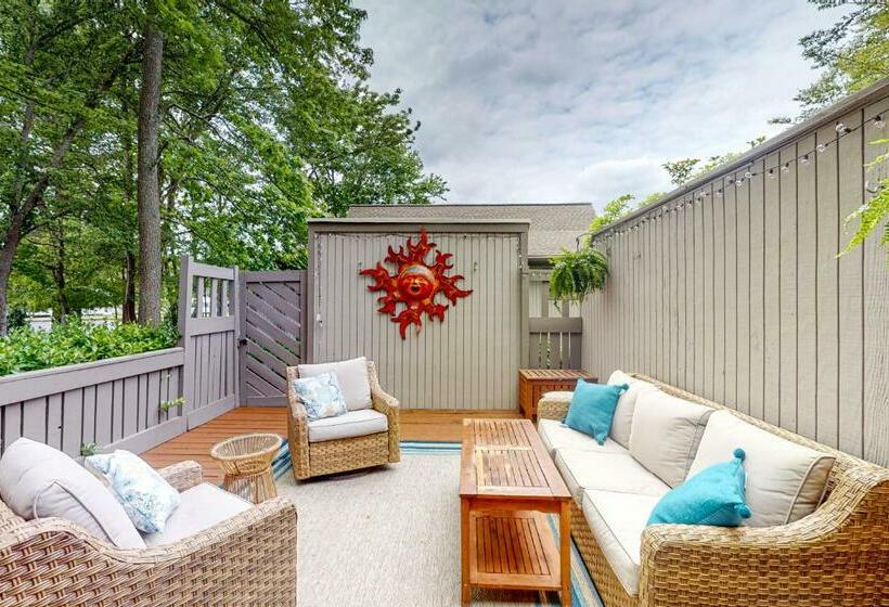 בית מלון כפרי Sea Colony     6501 Woodland