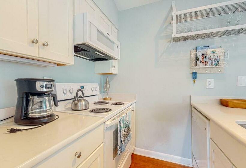 בית מלון כפרי Sea Colony     6501 Woodland