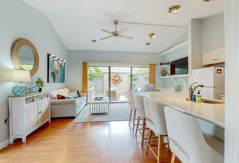 בית מלון כפרי Sea Colony     6501 Woodland