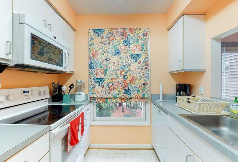 Отель Sea Colony  Timberview 22008