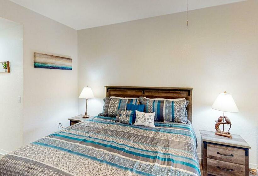 Отель Sunkissed Oasis