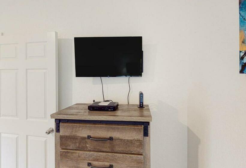 Отель Sunkissed Oasis