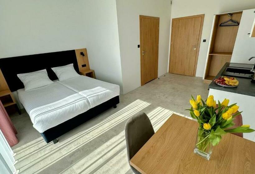 بنسيون Bursztynowa Rosa & Wypożyczalnia Rowerów Elektrycznych