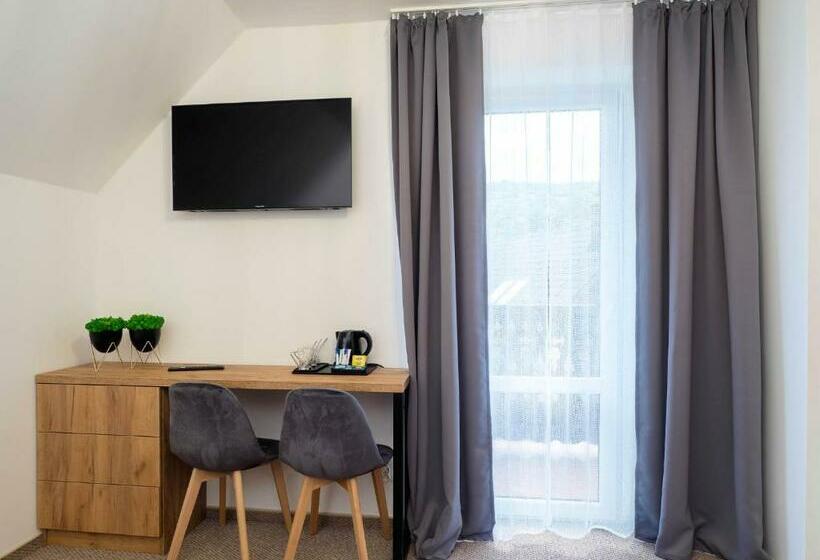 ペンション Osada Turystyczna Malinów