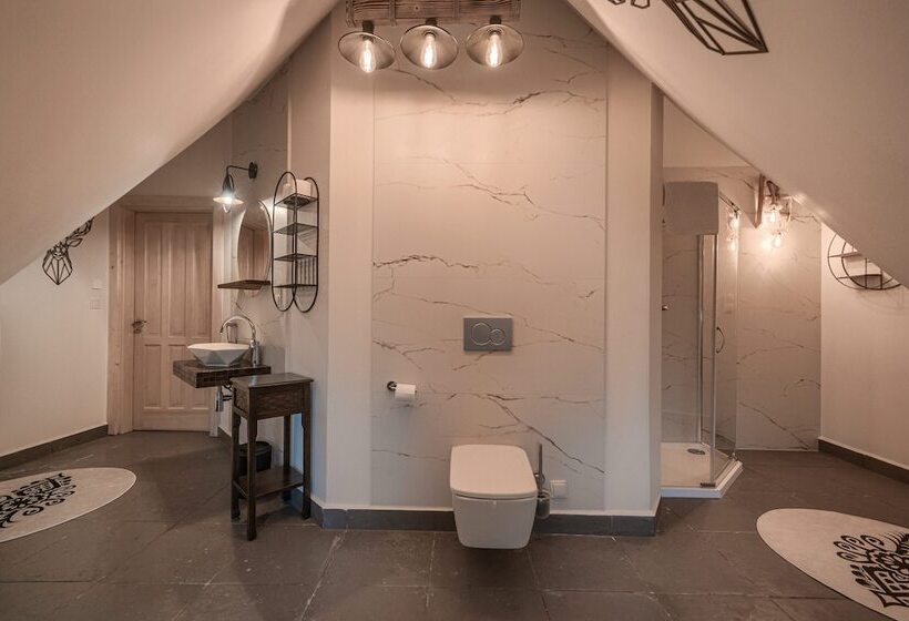 پانسیون Rich Witch Villa&spa