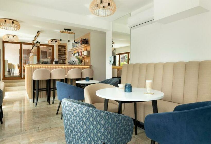 بنسيون Willa Grand