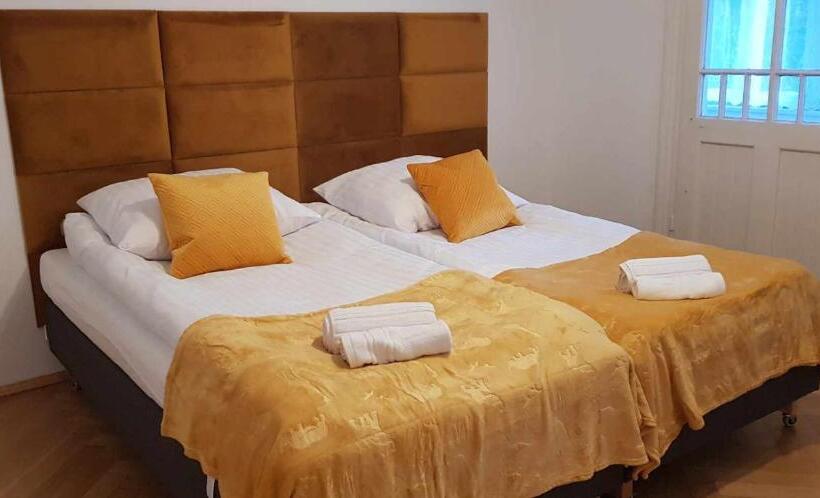 بنسيون Willa Pod Bukami