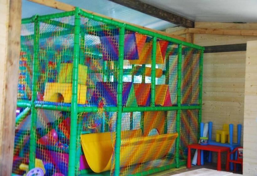 リゾートホテル Wypoczynek Hnatczak