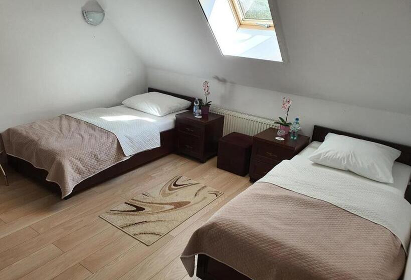 هاستل Gościniec Nad Narwią   Airport Modlin