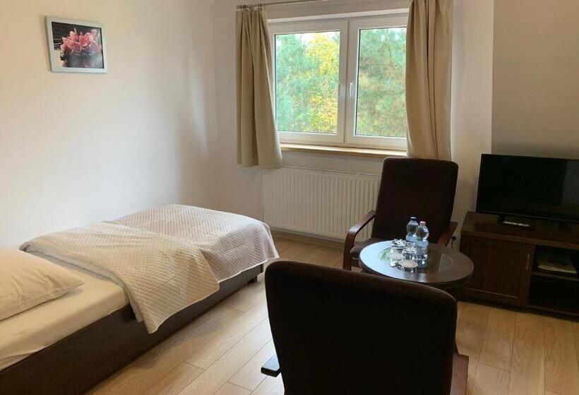 هاستل Gościniec Nad Narwią   Airport Modlin