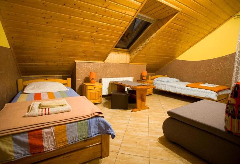 فندق صغير Karczma Chęciny