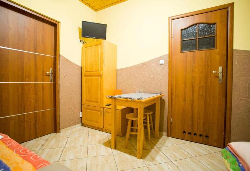 فندق صغير Karczma Chęciny
