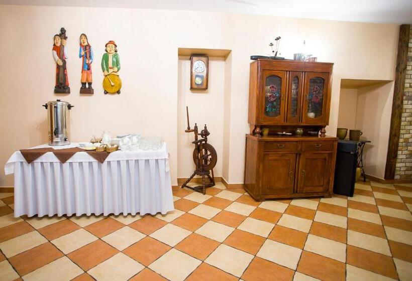 فندق صغير Karczma Chęciny