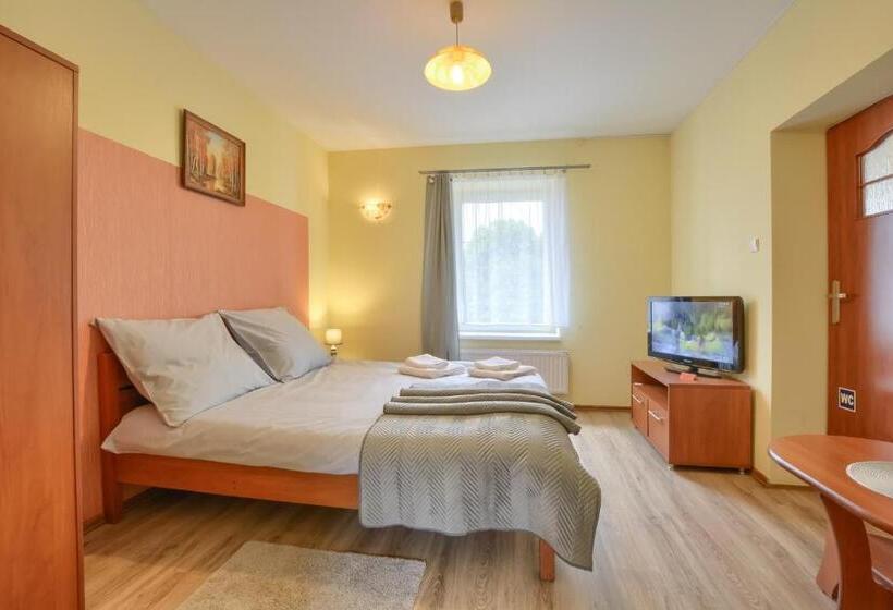 호스텔 Noclegi Wałbrzych Pokoje Konrad