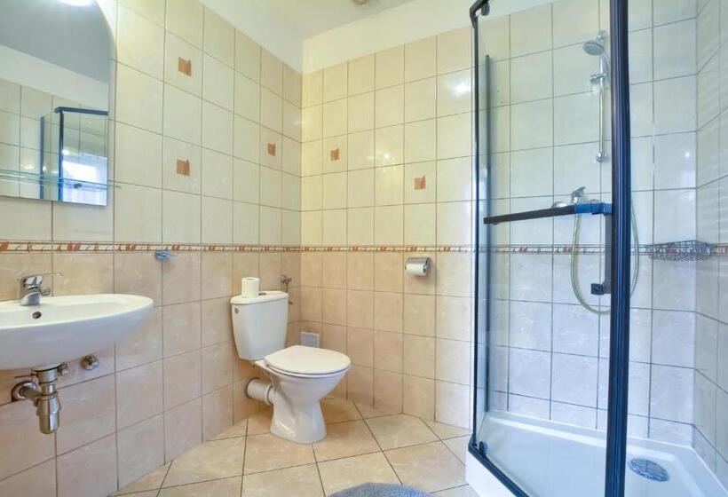 호스텔 Noclegi Wałbrzych Pokoje Konrad