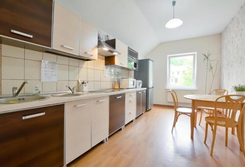 호스텔 Noclegi Wałbrzych Pokoje Konrad