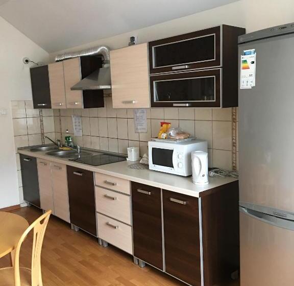 호스텔 Noclegi Wałbrzych Pokoje Konrad