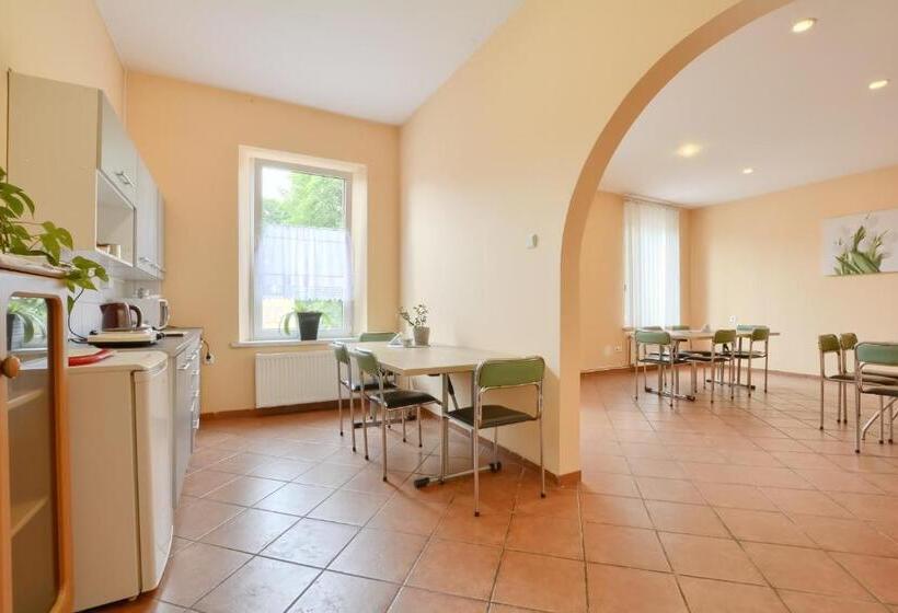 호스텔 Noclegi Wałbrzych Pokoje Konrad