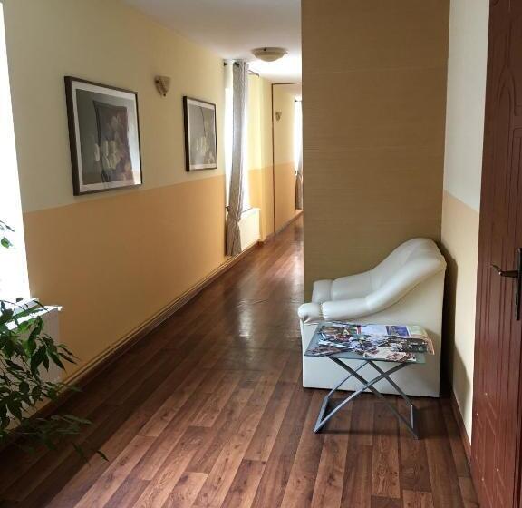 호스텔 Noclegi Wałbrzych Pokoje Konrad