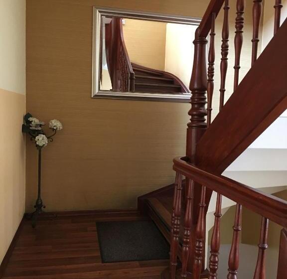 호스텔 Noclegi Wałbrzych Pokoje Konrad