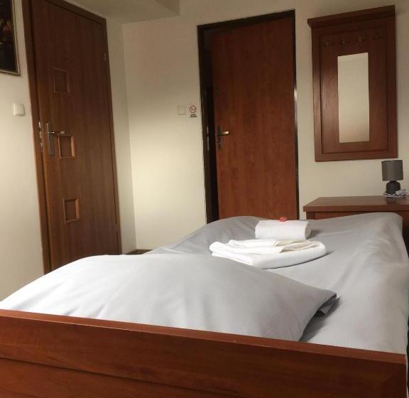 호스텔 Noclegi Wałbrzych Pokoje Konrad