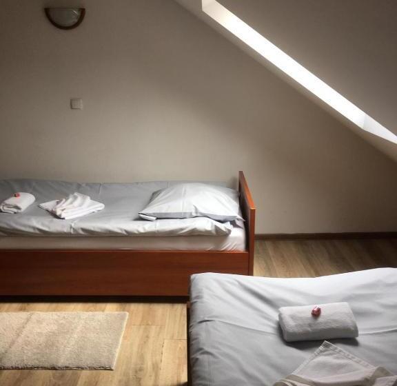 호스텔 Noclegi Wałbrzych Pokoje Konrad