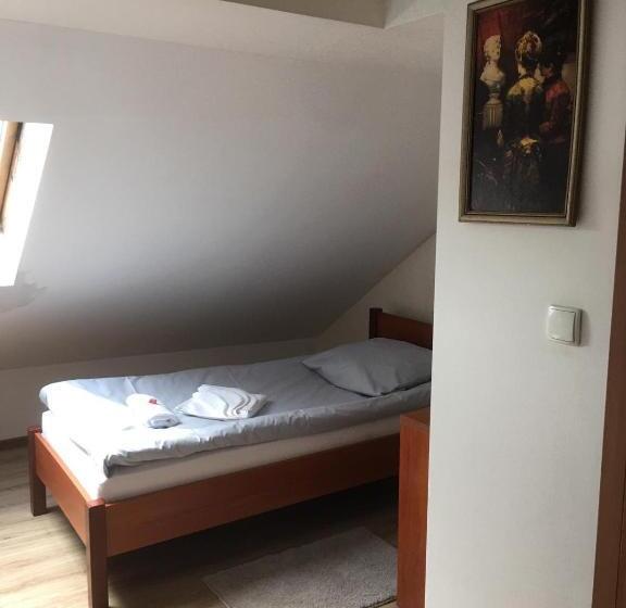 호스텔 Noclegi Wałbrzych Pokoje Konrad