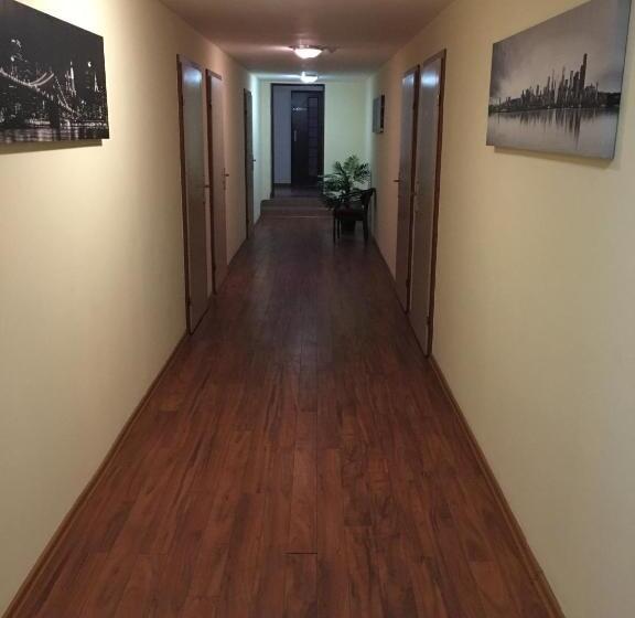 호스텔 Noclegi Wałbrzych Pokoje Konrad