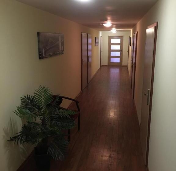 호스텔 Noclegi Wałbrzych Pokoje Konrad