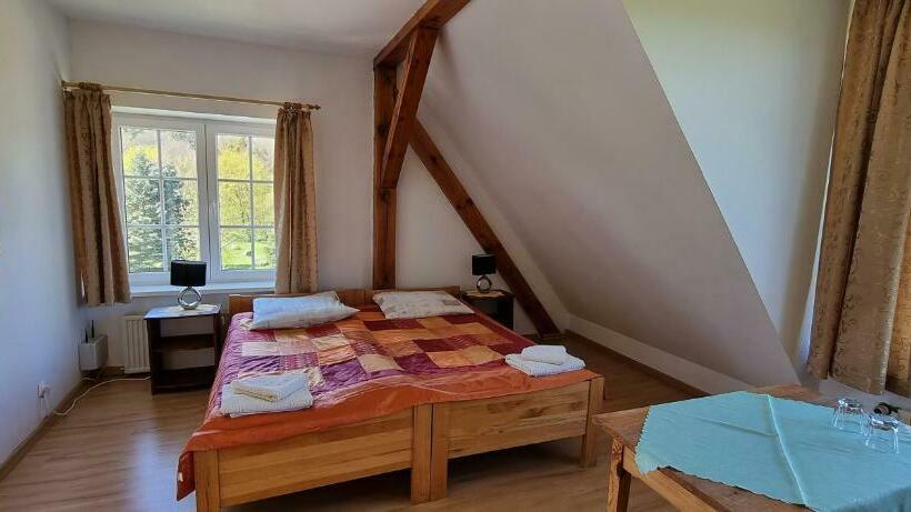 הוסטל Pałac Wojciechy