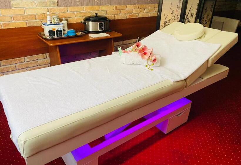 Общежитие Sala Bankietowa I Pokoje Gościnne