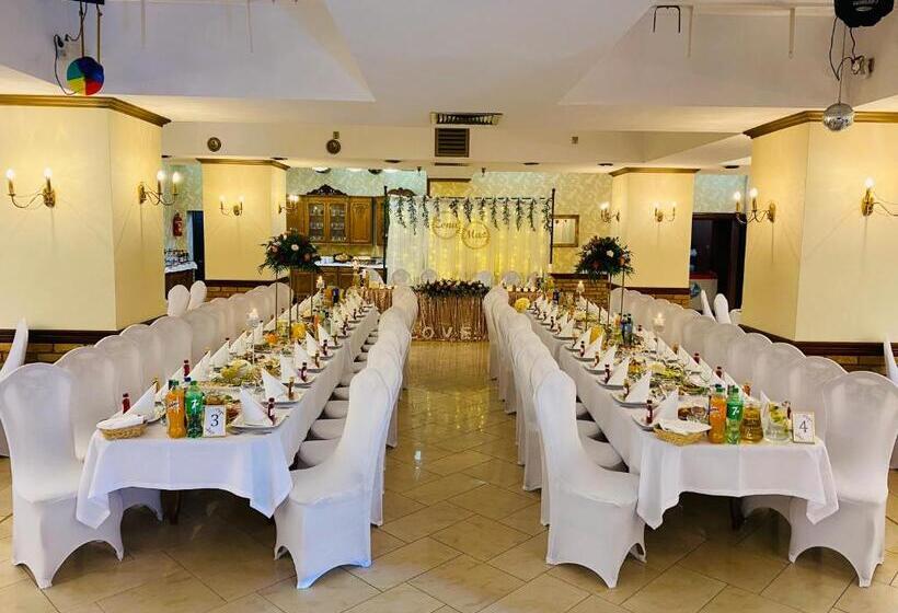 Общежитие Sala Bankietowa I Pokoje Gościnne