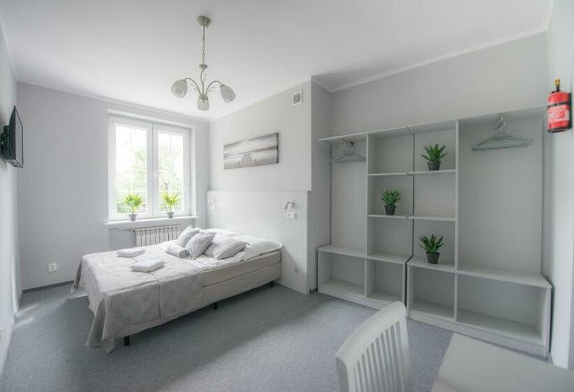 הוסטל Wide Street