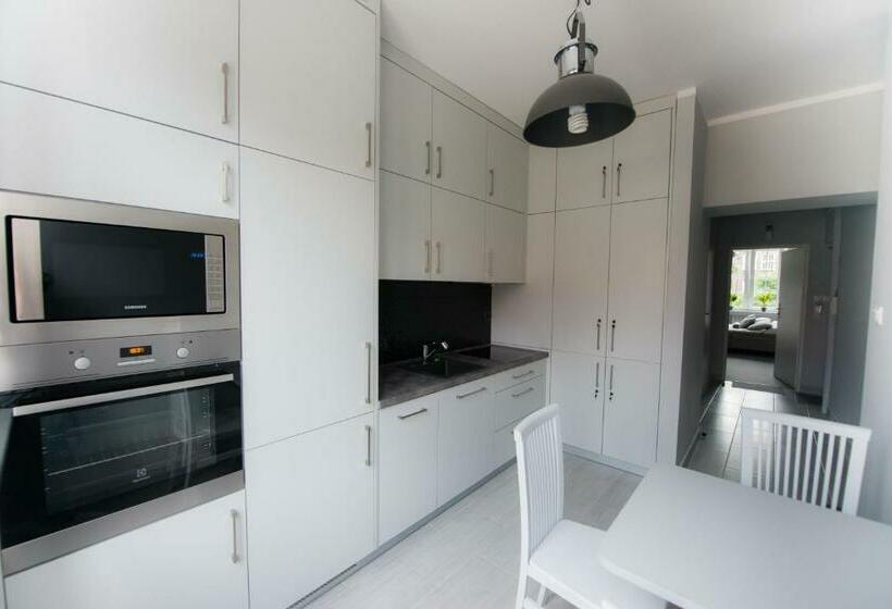 הוסטל Wide Street