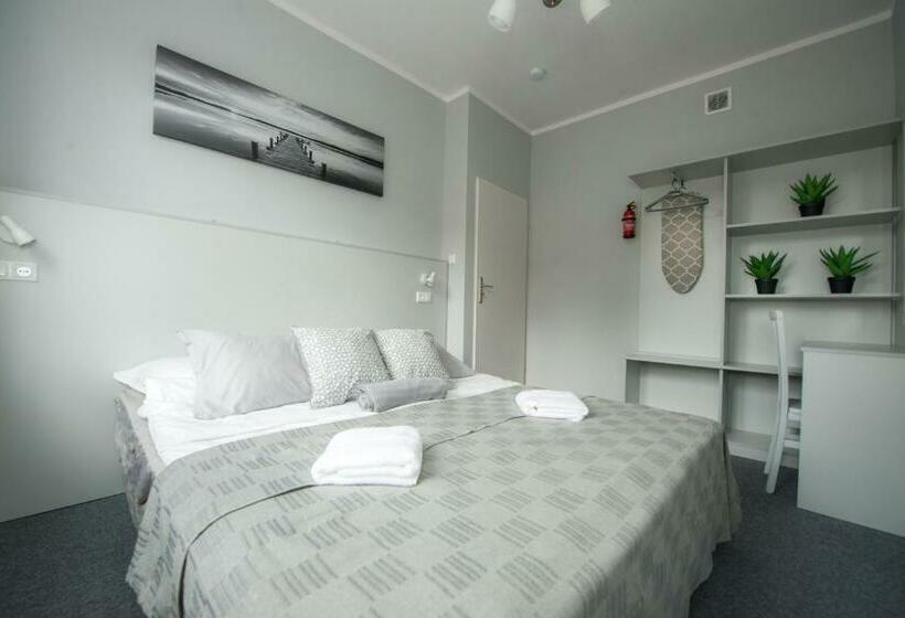 הוסטל Wide Street