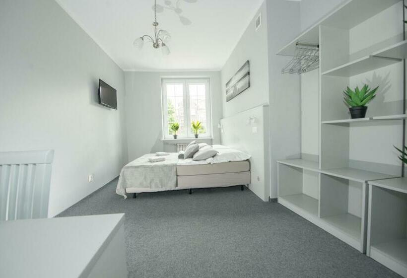 הוסטל Wide Street