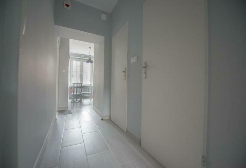 הוסטל Wide Street