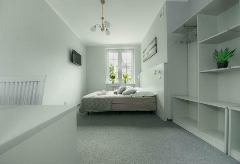 הוסטל Wide Street