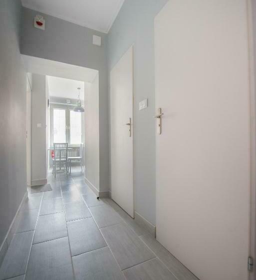 הוסטל Wide Street