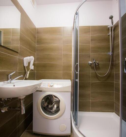 הוסטל Wide Street