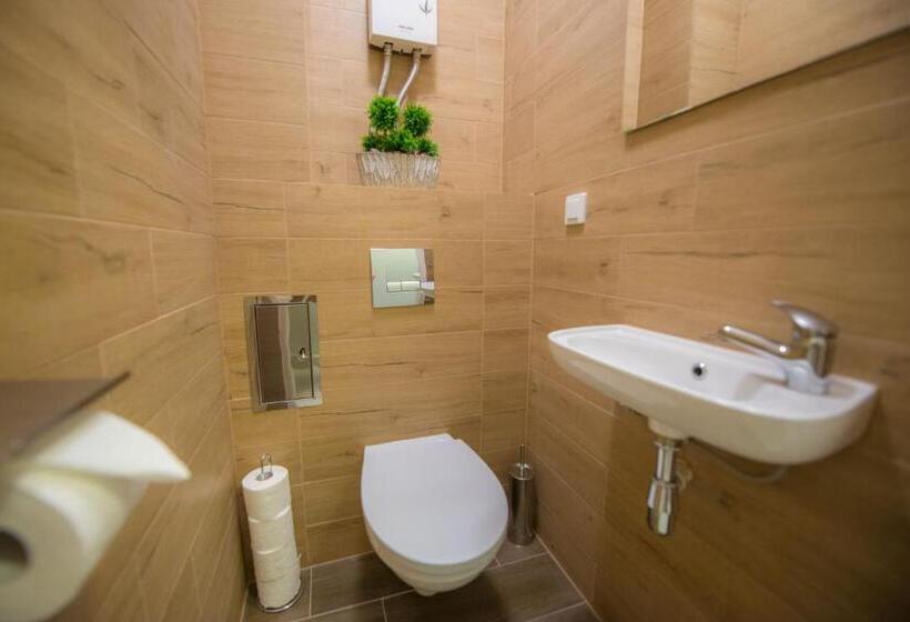 הוסטל Wide Street