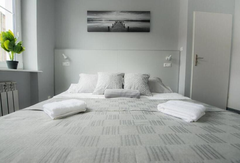 הוסטל Wide Street