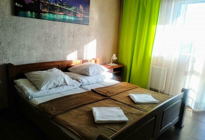 הוסטל Zajazd Irys