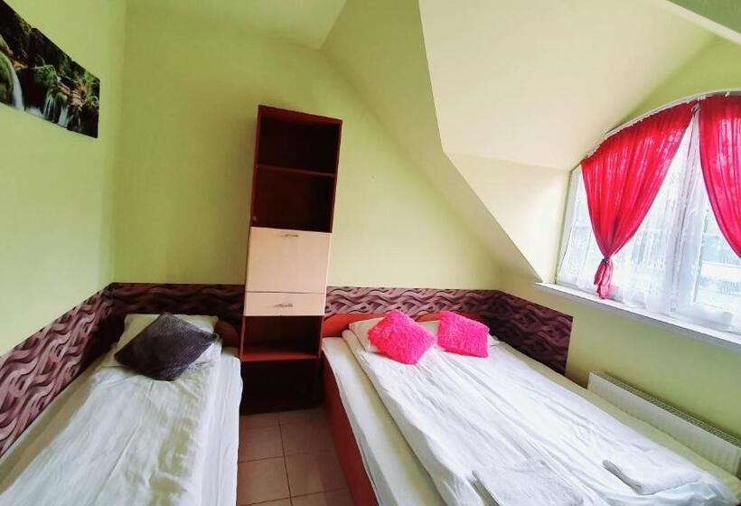 Общежитие Zajazd Orchidea Hotel 24h