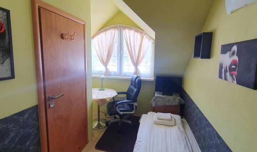 Общежитие Zajazd Orchidea Hotel 24h