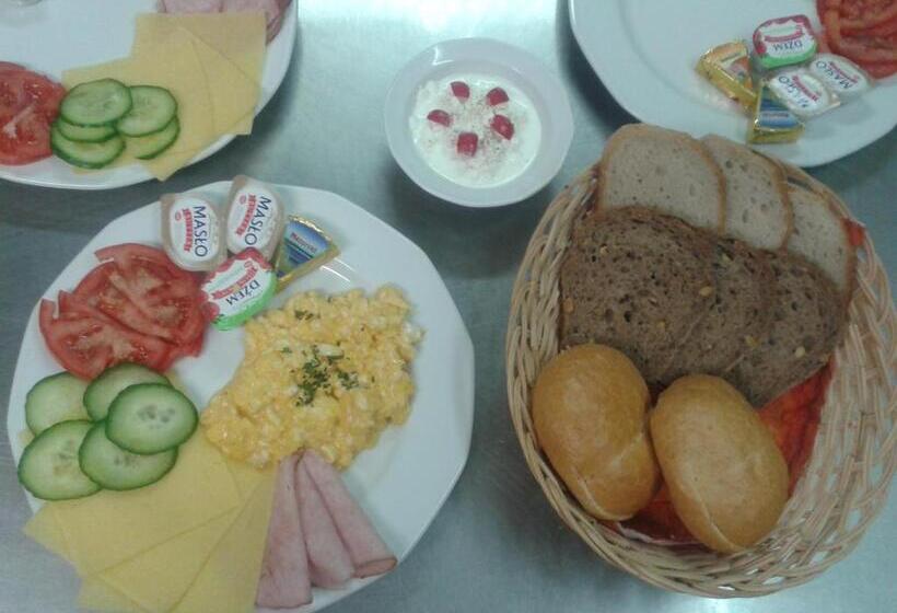 הוסטל Zajazd Pod Lipami