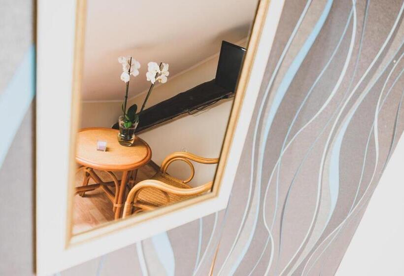 הוסטל Zajazd Pod Lipami